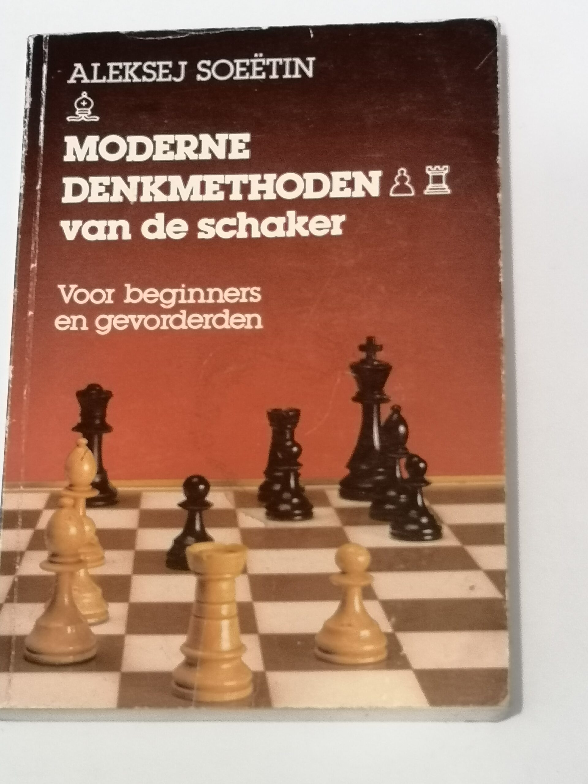 747# Moderne Denkmethothen van de schaker (A.Suetin)
