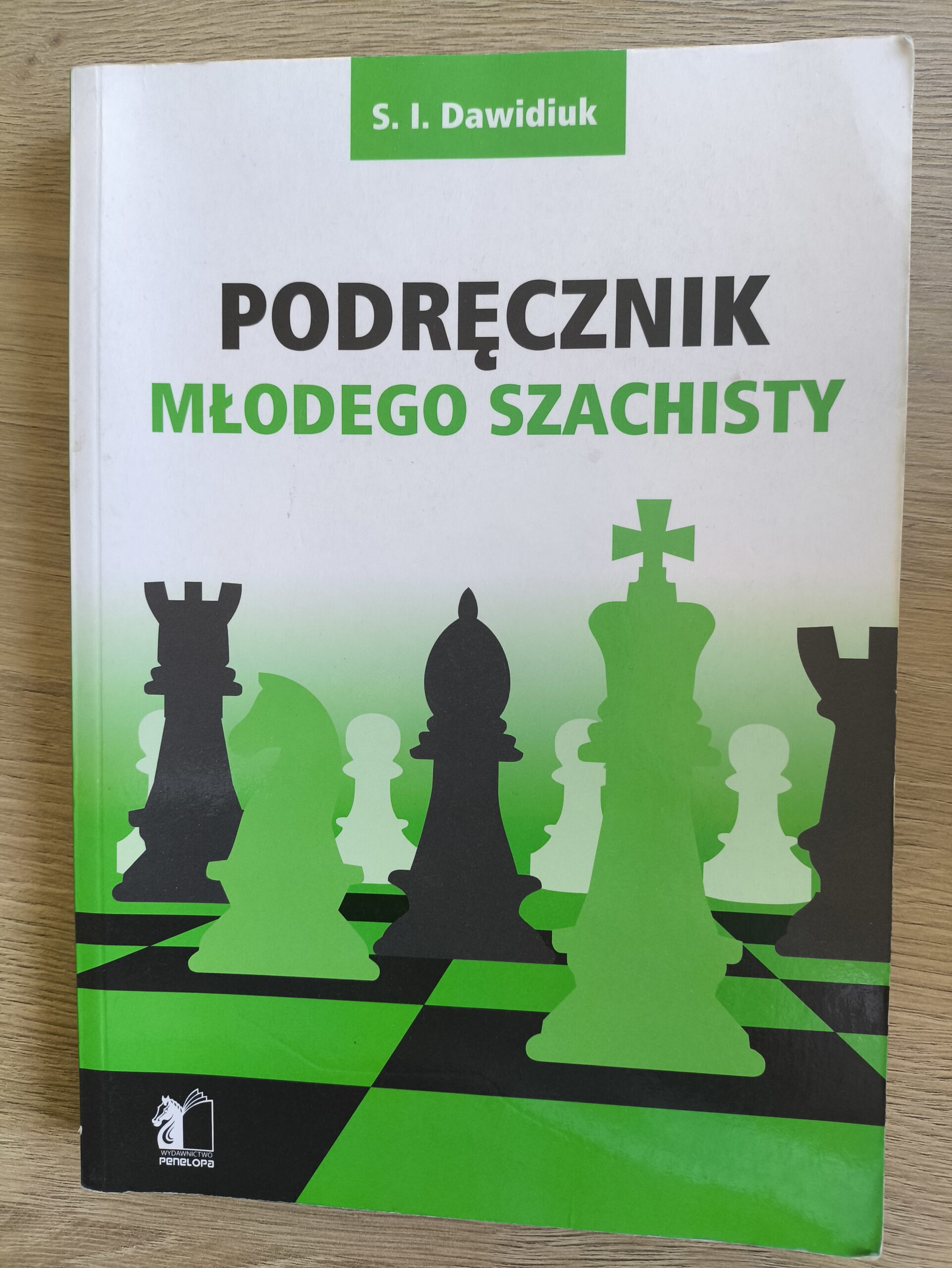 1069#  Podręcznik młodego szachisty (S.Dawidiuk)